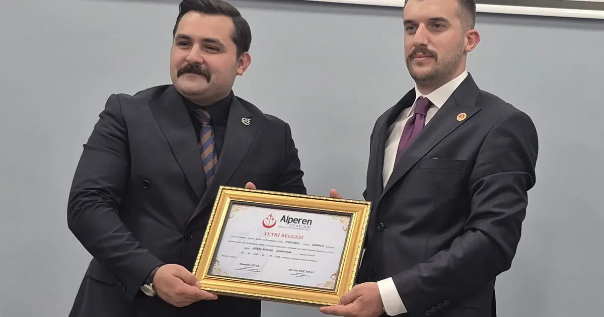 Alperen Ocakları Darıca'da yeni dönem... Adem Akkaş mazbatasını aldı