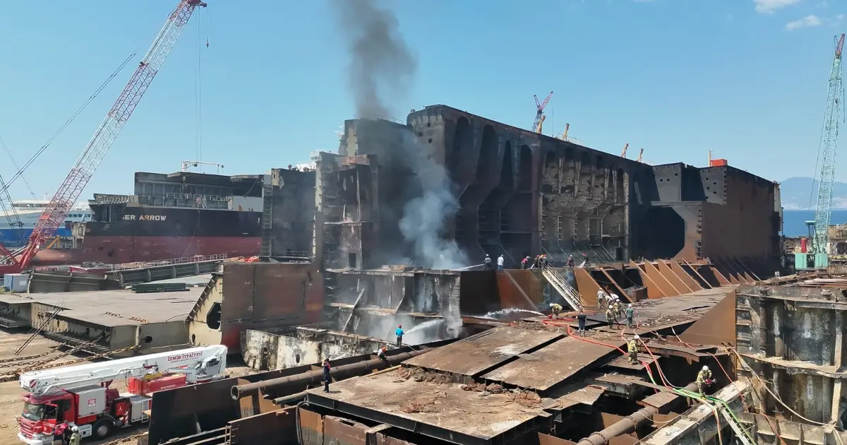 İzmir Aliağa'da yakıt tankeri yangınına hızlı müdahale