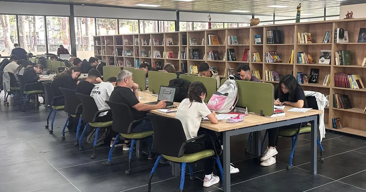 Sosyal Etki Zirvesi'nden Adıyaman'a umut köprüsü... Binlerce kitap kütüphanelerle buluştu