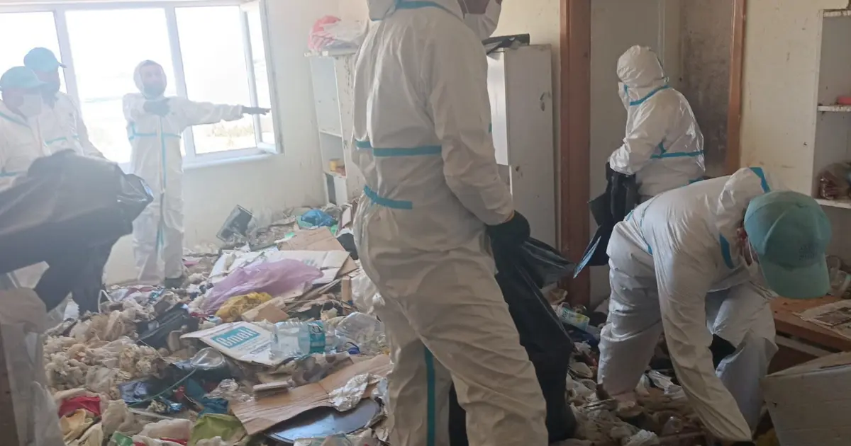 Çöp evden 28 ton çöp çıktı!