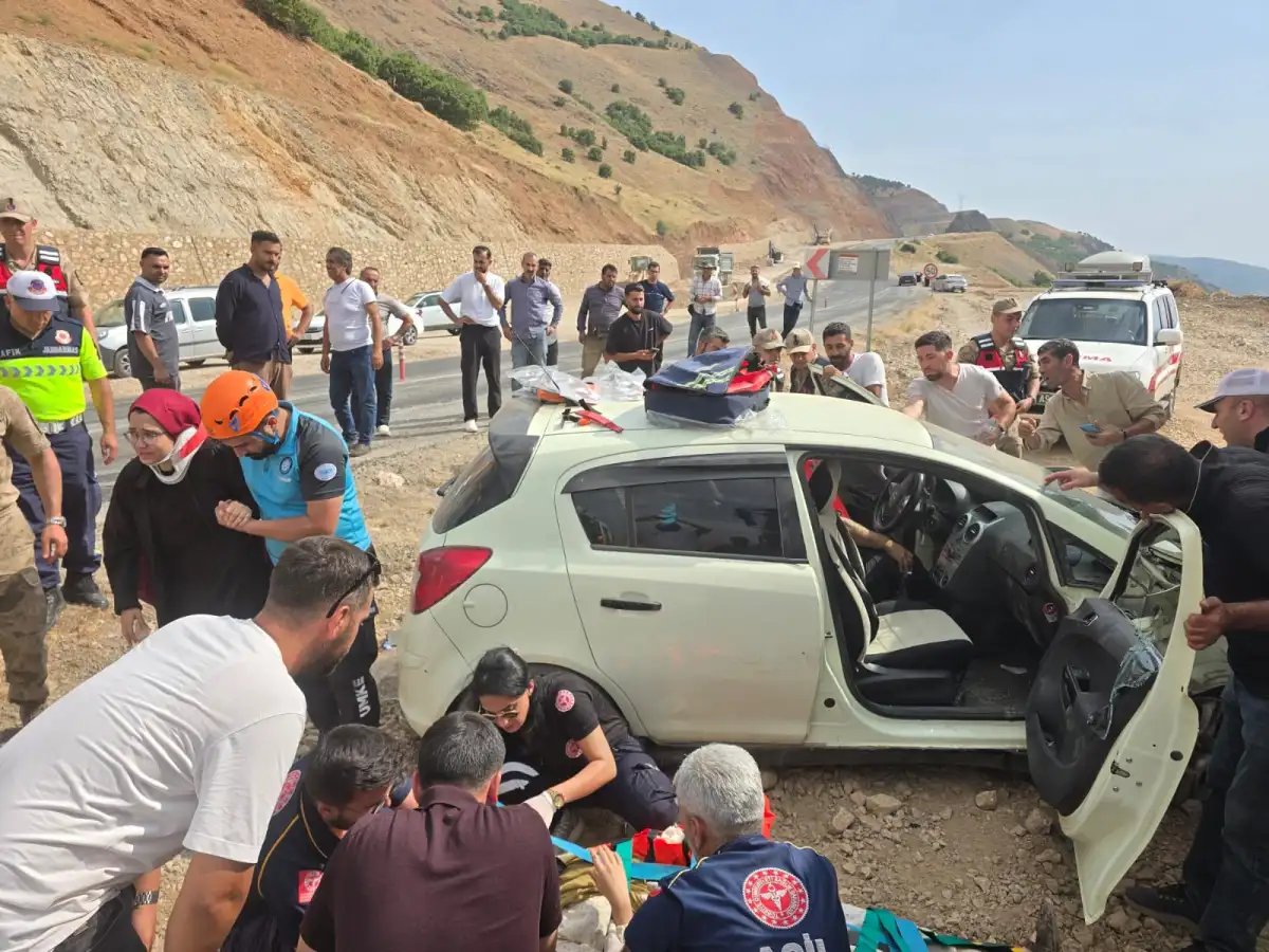Bingöl-Erzurum kara yolunda trafik kazası: 3 yaralı
