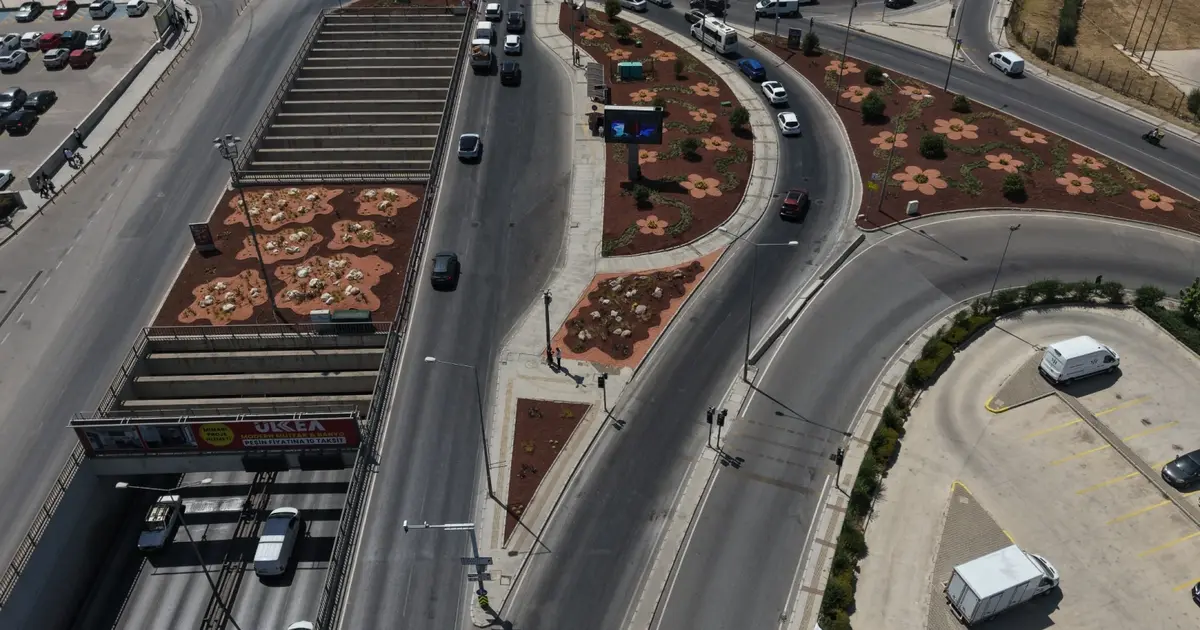 ESBAŞ Kavşağı rengarenk bir görünüme kavuştu