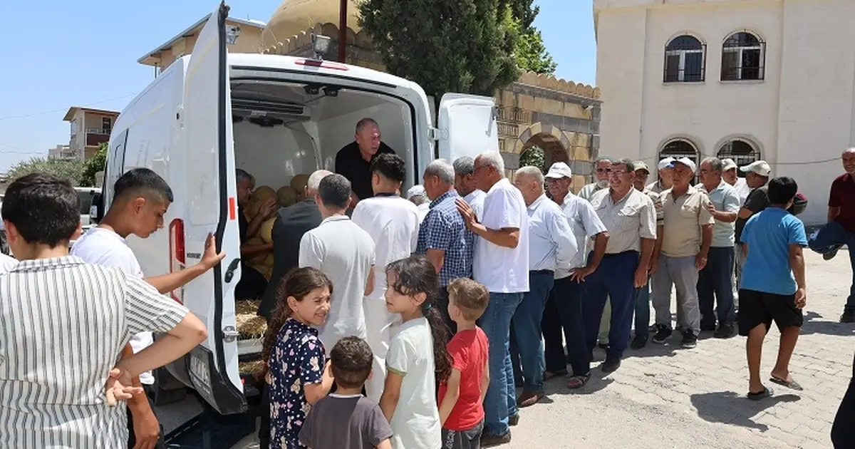 Hatay Büyükşehir'den vatandaşlara 100 ton kavun - Gündem Haberleri