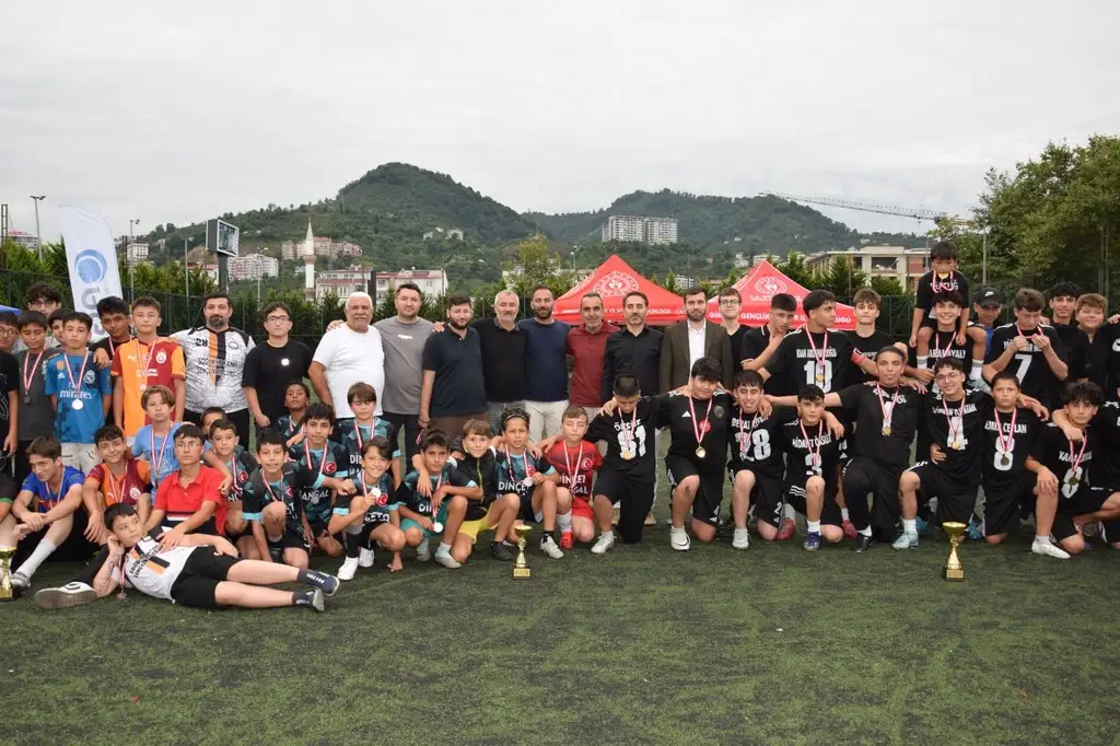 AGD yaz Kur'an kursları futbol turnuvası heyecanla tamamlandı - Eğitim Haberleri
