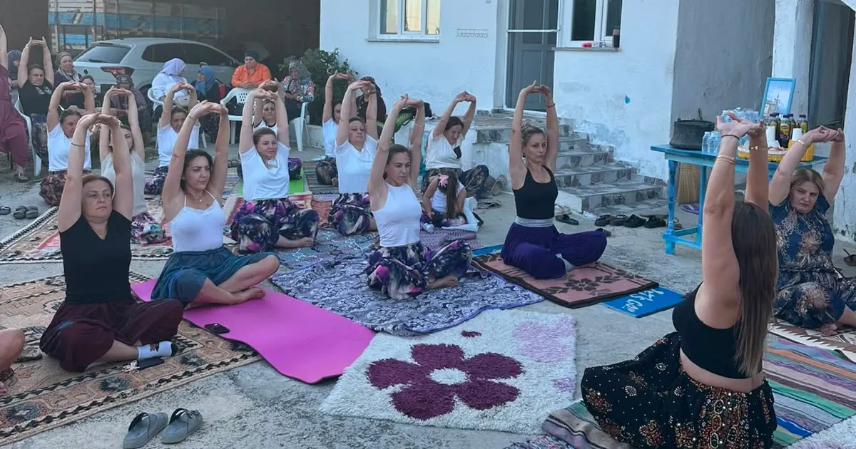 Çanakkale'de şalvarla yoga yaptılar! - Gündem Haberleri