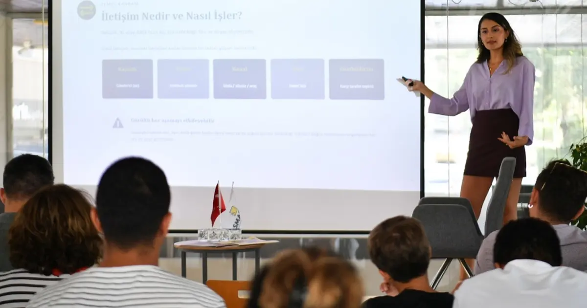 Beylikdüzü'nde geleceğin iletişim becerileri konuşuldu