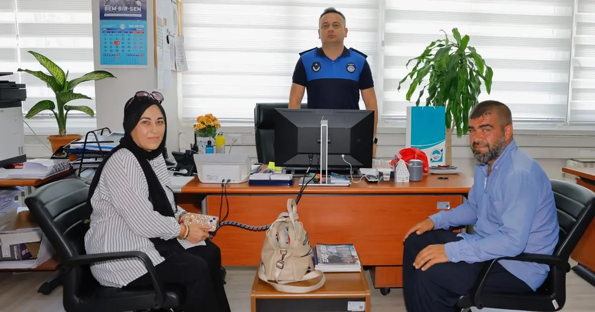Kayseri zabıtası kayıp cüzdanı sahibine teslim etti