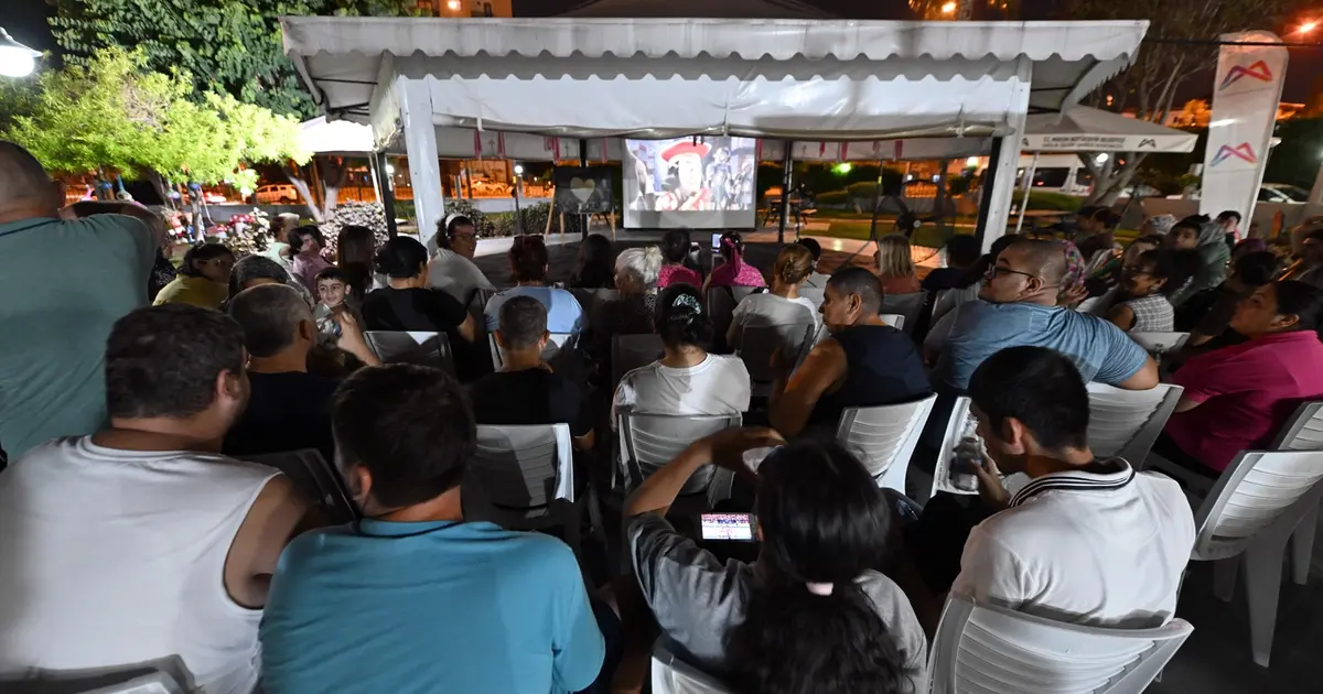 Mersin’de Engelsiz Yaşam Parkı’nda açık hava sinema keyfi