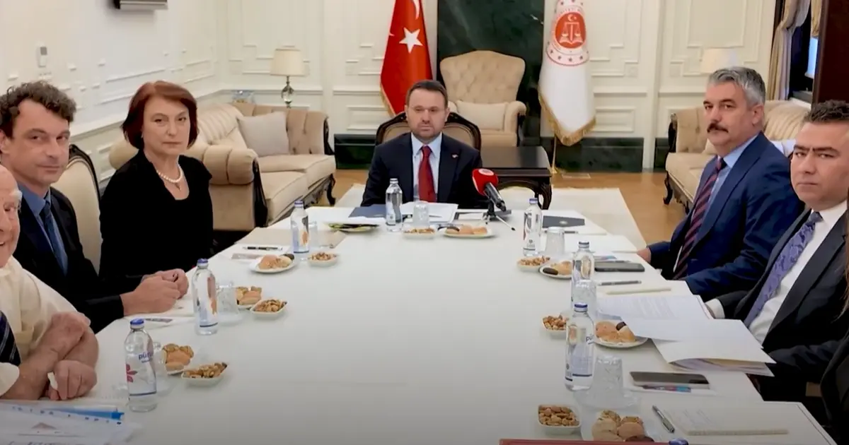 Bakan Gürlek Mumcu ailesiyle görüştü