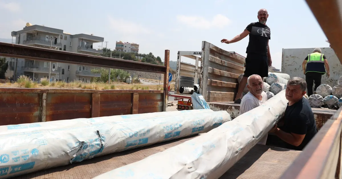 Antalya'da yangın sonrası çiftçilere sera naylonu desteği
