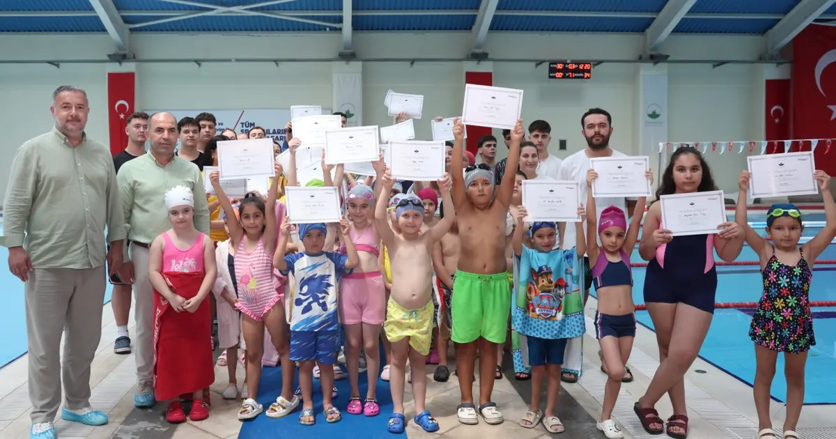 Osmangazi’de geleceğin yüzücüleri sertifikalarını aldı