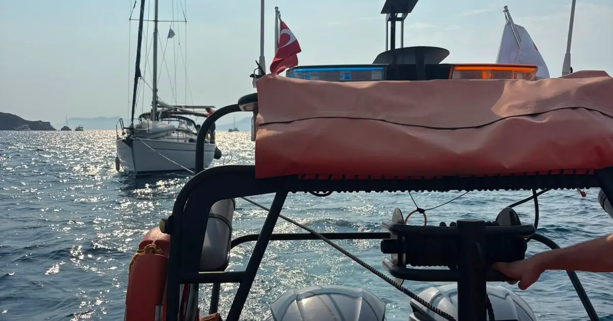 Fethiye açıklarında arızalanan tekne kurtarıldı