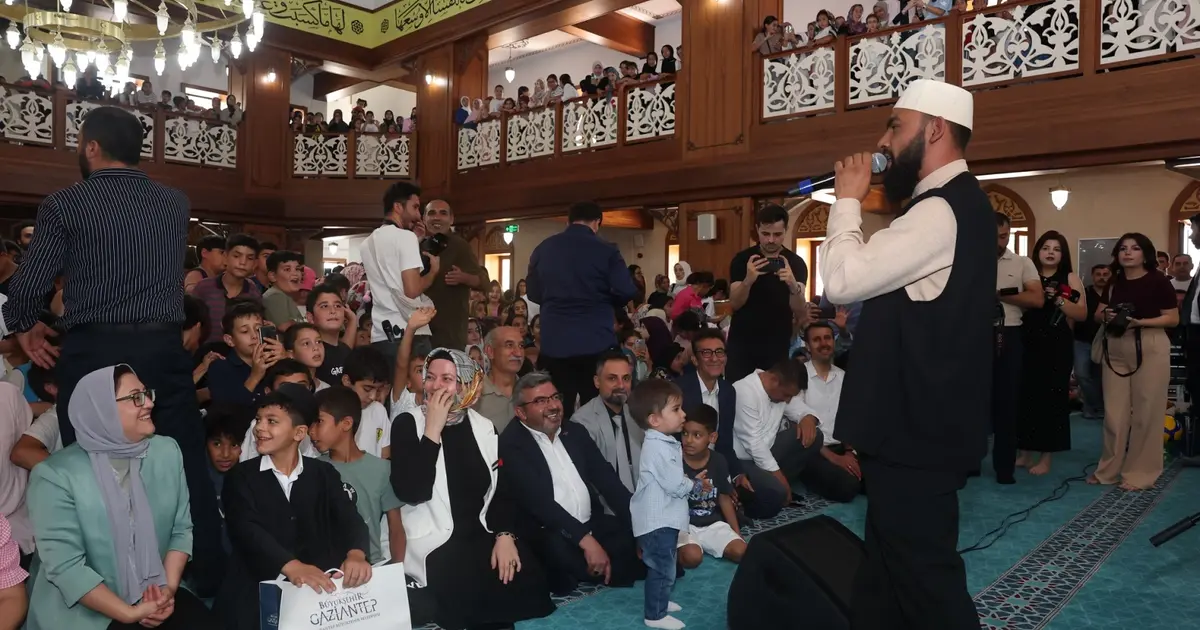 Gaziantep'te Celal Karatüre ilahileri çocuklarla söyledi