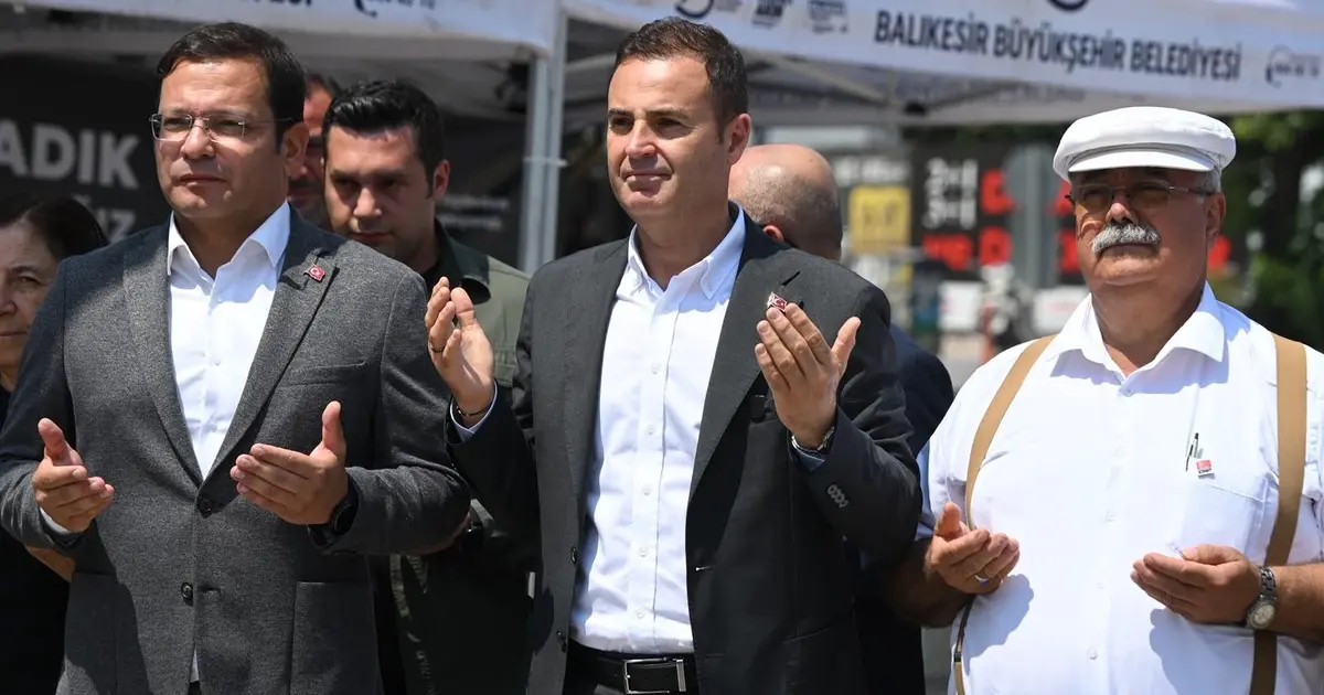 Balıkesir'de Başkan Akın, depremin yıl dönümünde Sındırgı'yı unutmadı