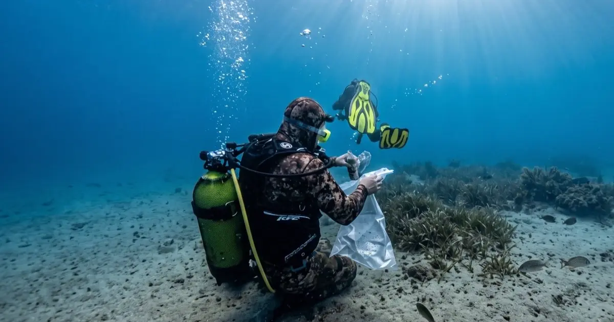 Aydın Kuşadası'nda deniz dibi temizliği