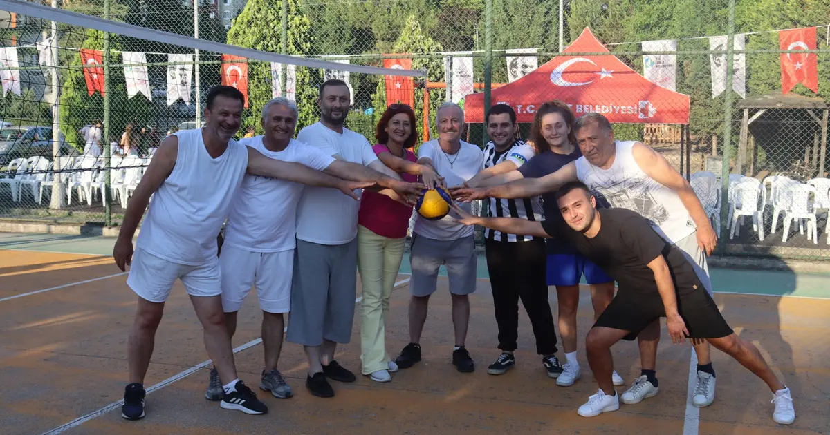 İzmit'te voleybol coşkusu yaşanıyor