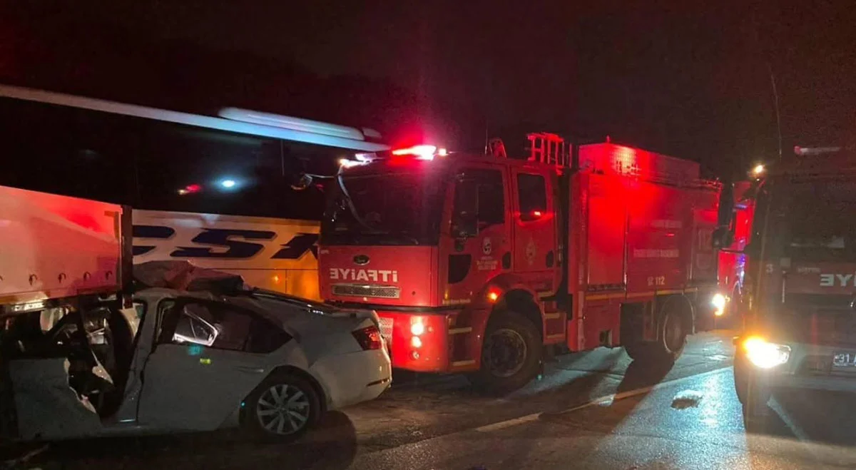 Hatay'da Tır makas attı: 2 ölü 4 yaralı