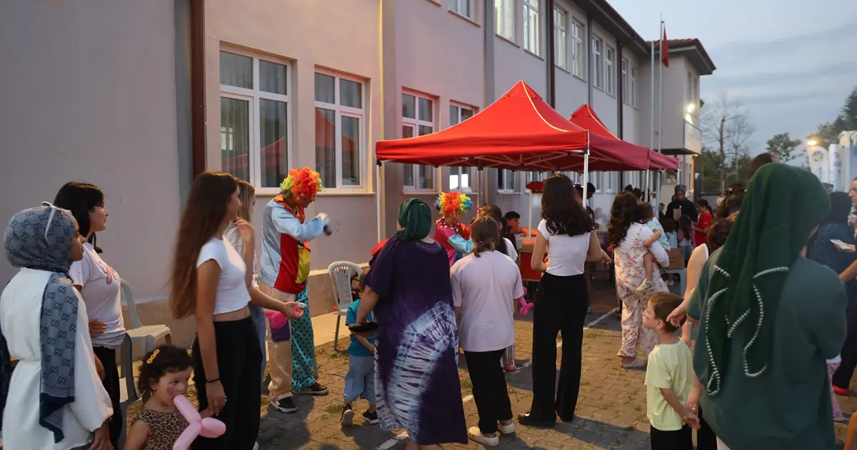 Mutluluk Tırı Sapanca’da çocukların yüzünü güldürdü