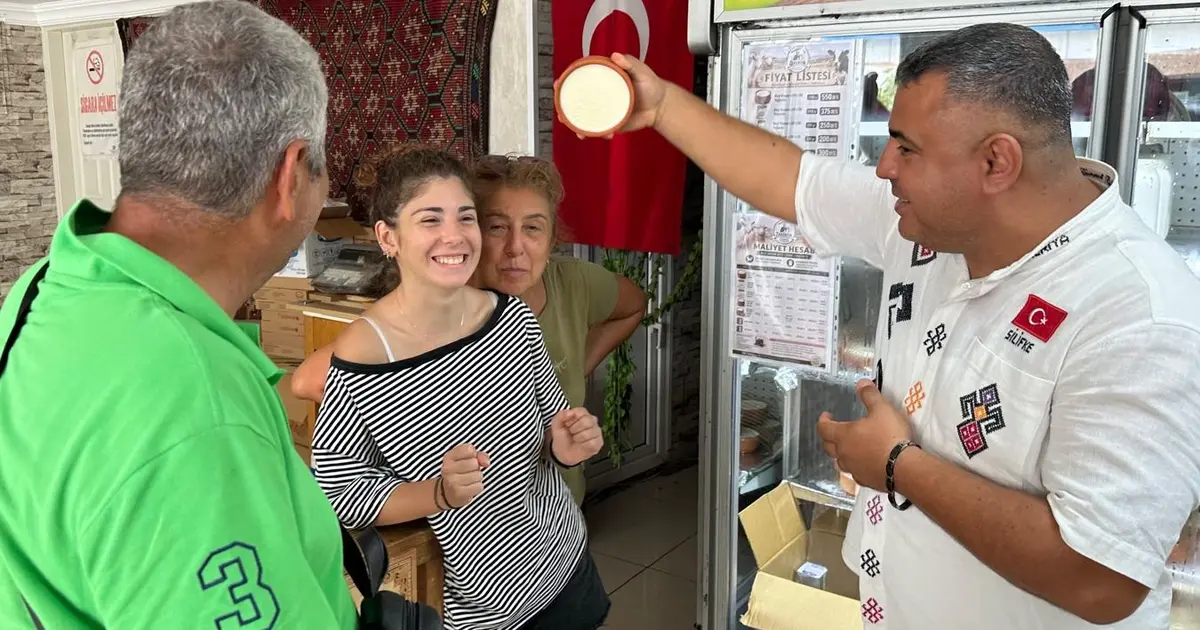 300 yıllık Silifke Yoğurdu marka yolunda... Ters çevrilmesine rağmen dökülmeyen yoğurt şaşırtıyor