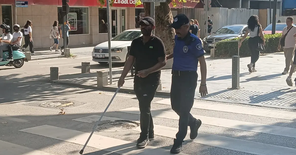 Görme engelli vatandaşa Kocaeli Zabıtası'ndan destek eli