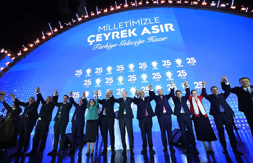 AK Parti’ye 10 yeni katılım: 3 milletvekili, 7 başkan