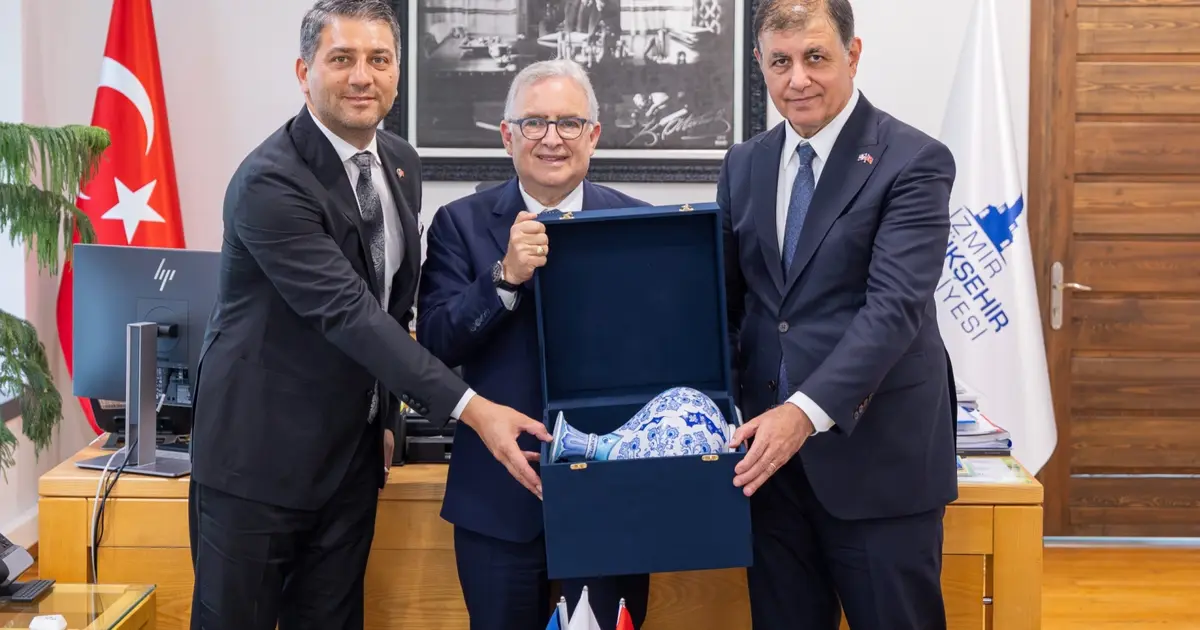 Dominik Ankara Büyükelçisi Lora’dan İzmir Büyükşehir'e ziyaret