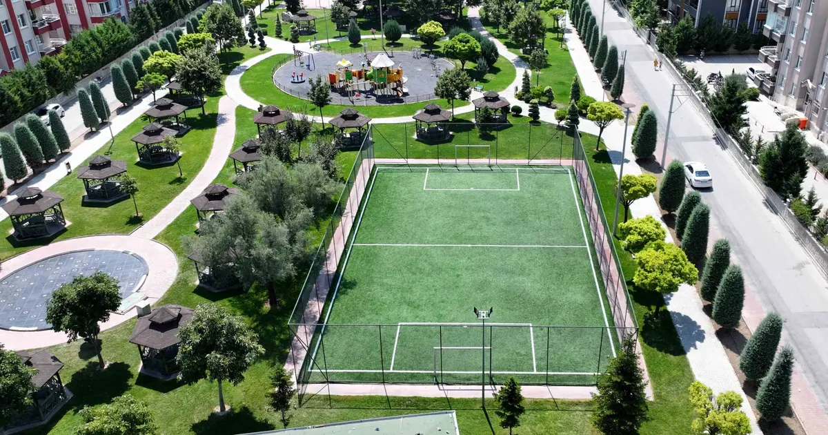 Konya Karatay'da 14 halı saha yolda