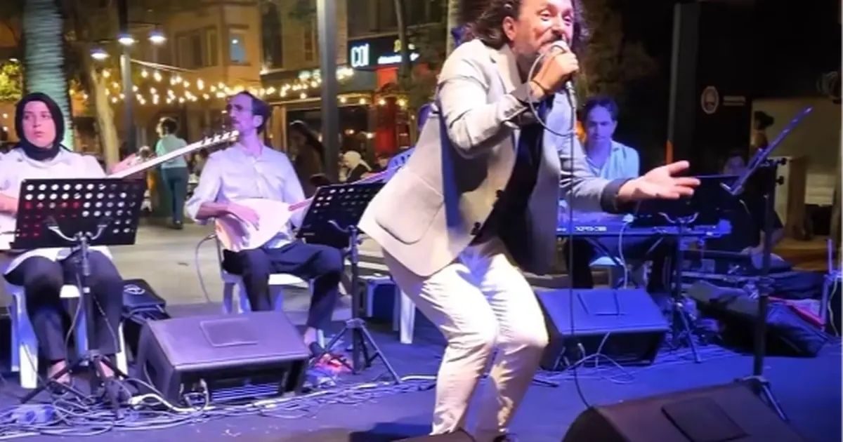Mudanya’da deniz kıyısında müzik keyfi