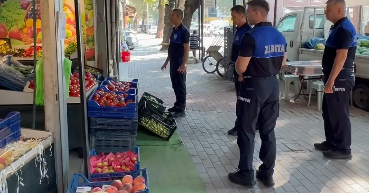 İnegöl Zabıtası'ndan kaldırım işgali ve çevre kirliliği denetimi