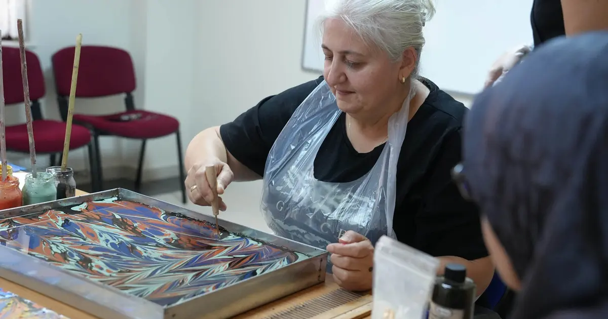 Ankara Keçiören’de şehit yakınlarına ebru sanatı workshopu