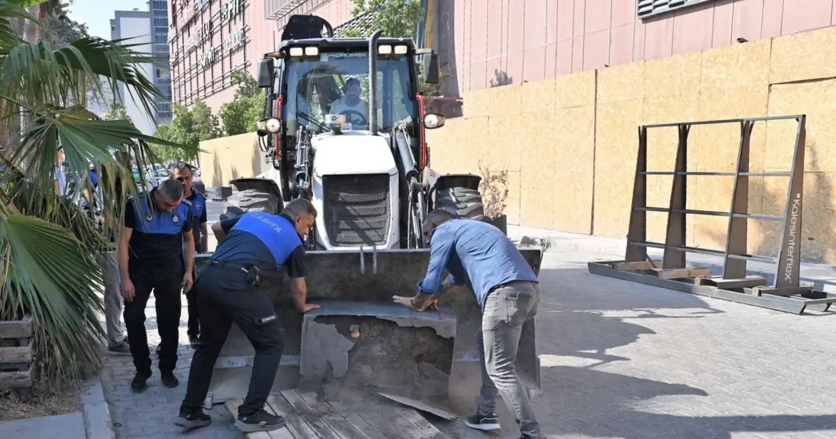 Bornova’da kaldırım ve yol işgallerine sıkı denetim