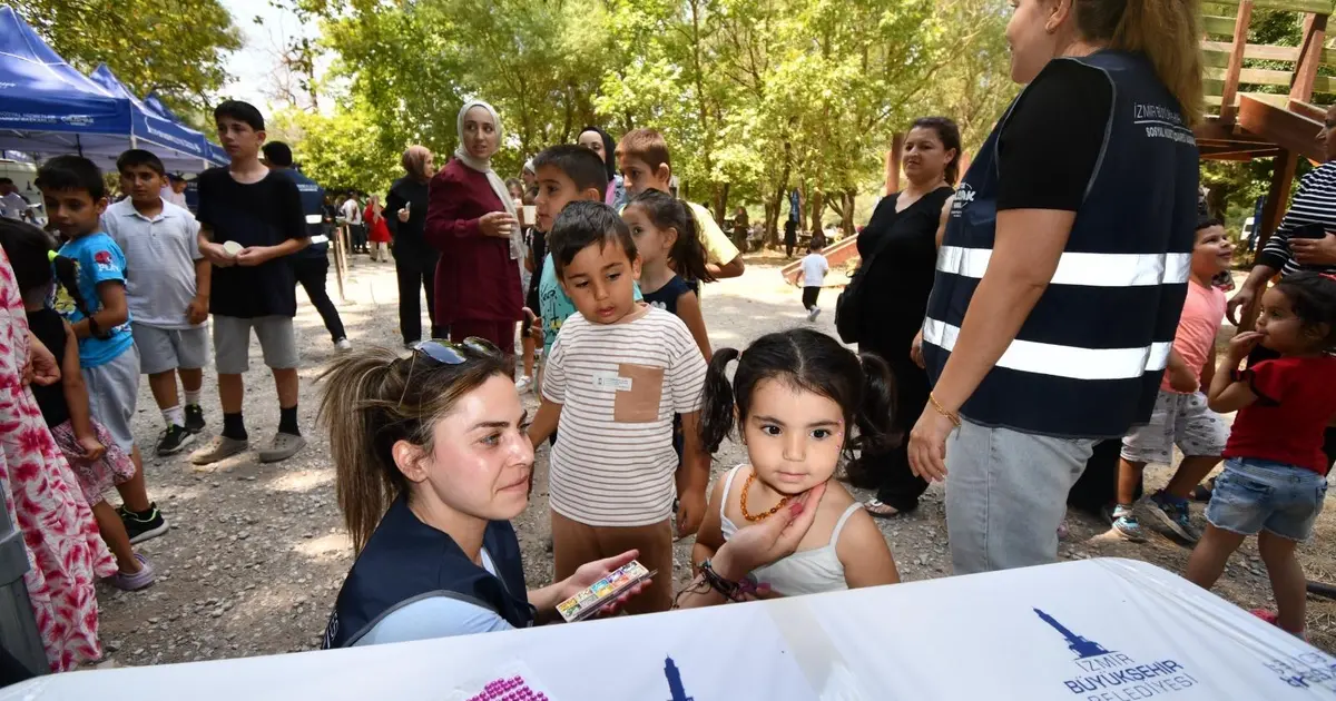 İzmir Bayraklı Karagöl’de sosyal dayanışma pikniği