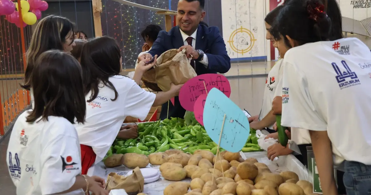 Erzurum'da çocuklar tarlada öğrendi, emeklerini hasatla taçlandırdı