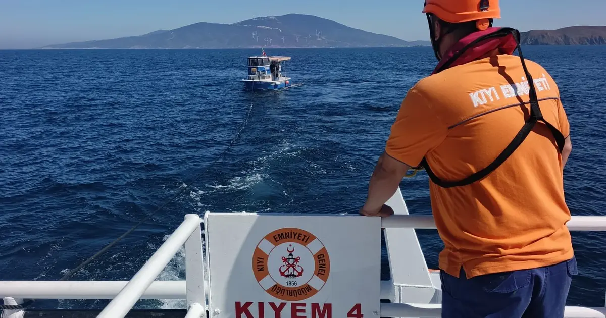 Marmara Adası açıklarında arızalanan tekne kurtarıldı