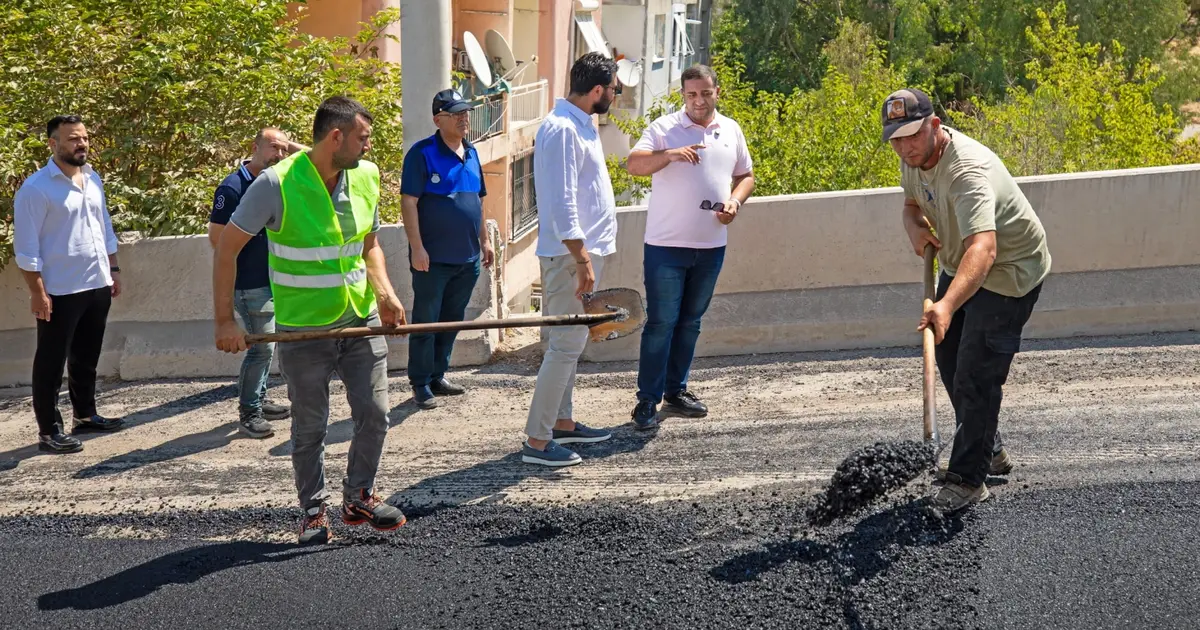 İzmir Narlıdere’de asfalt çalışmaları hız kesmeden sürüyor