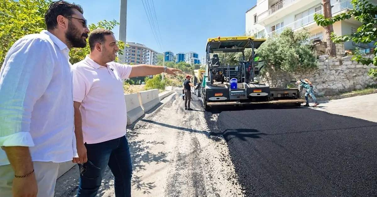 İzmir Narlıdere'de asfalt mesaisi