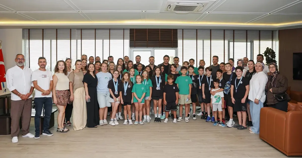İzmir Aliağalı genç yüzücüler Başkan Acar'la buluştu - Spor Haberleri