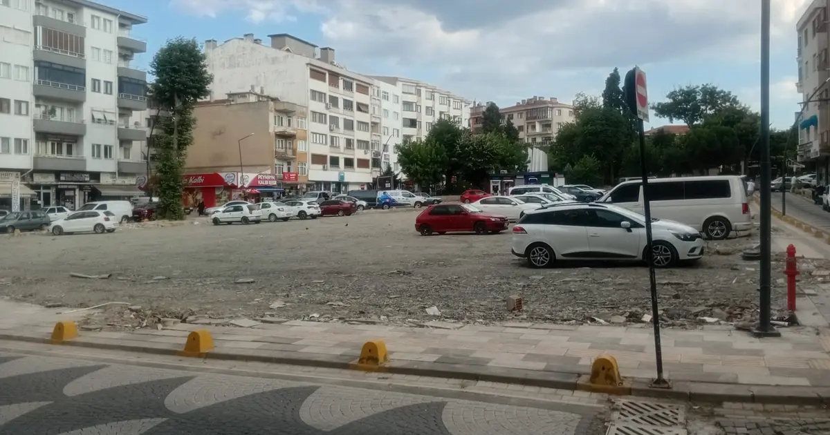 Ali Paşa Çarşısı'nın yeri otopark oldu, toz sorunu başladı! Gözler belediyede