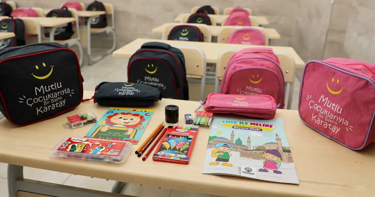 Karatay'da 9 bin öğrenciye çanta ve kırtasiye seti hediyesi