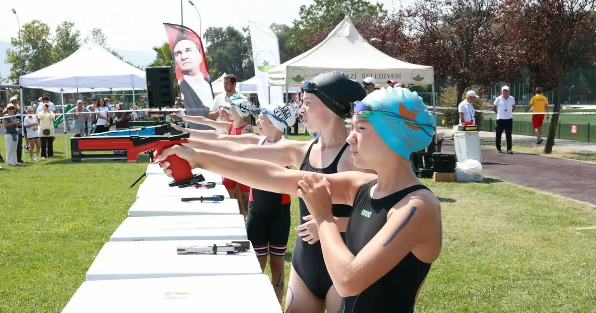 Triathle yarışları Bursa Osmangazi’de nefes kesti