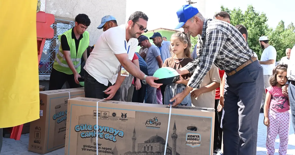 13 bin çocuğa 'güle oynaya' bisiklet dağıtıldı