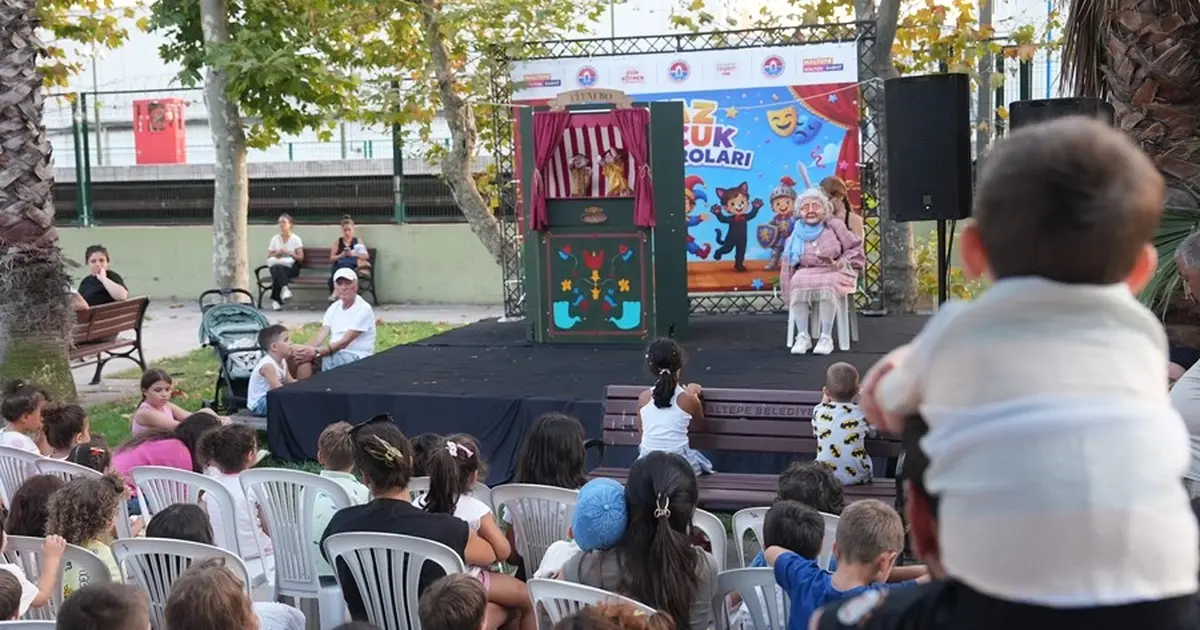 İstanbul Maltepe’de yaz akşamları tiyatro ve konserle renkleniyor