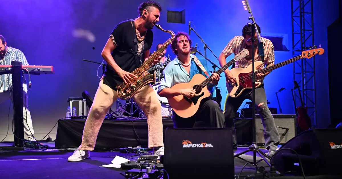 Manisa'da Evrencan Gündüz’den unutulmaz konser - Gündem Haberleri