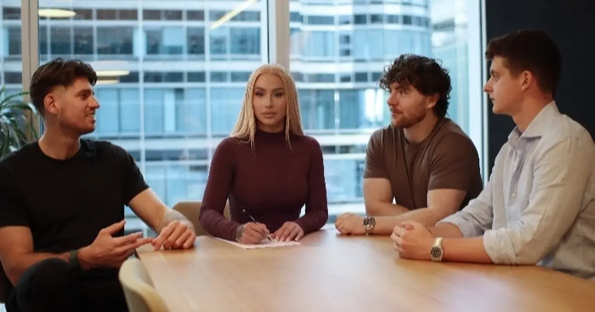 Iggy Azalea, 1,3 trilyon dolarlık içerik üreticisi ekonomisinin en hızlı büyüyen platformu Fanvue’nun arkasındaki yapay zekâ şirketi SHIFT’e yatırım yaptı