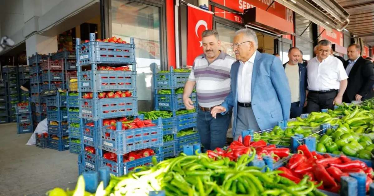 Memduh Büyükkılıç Kayseri hal esnafıyla buluştu
