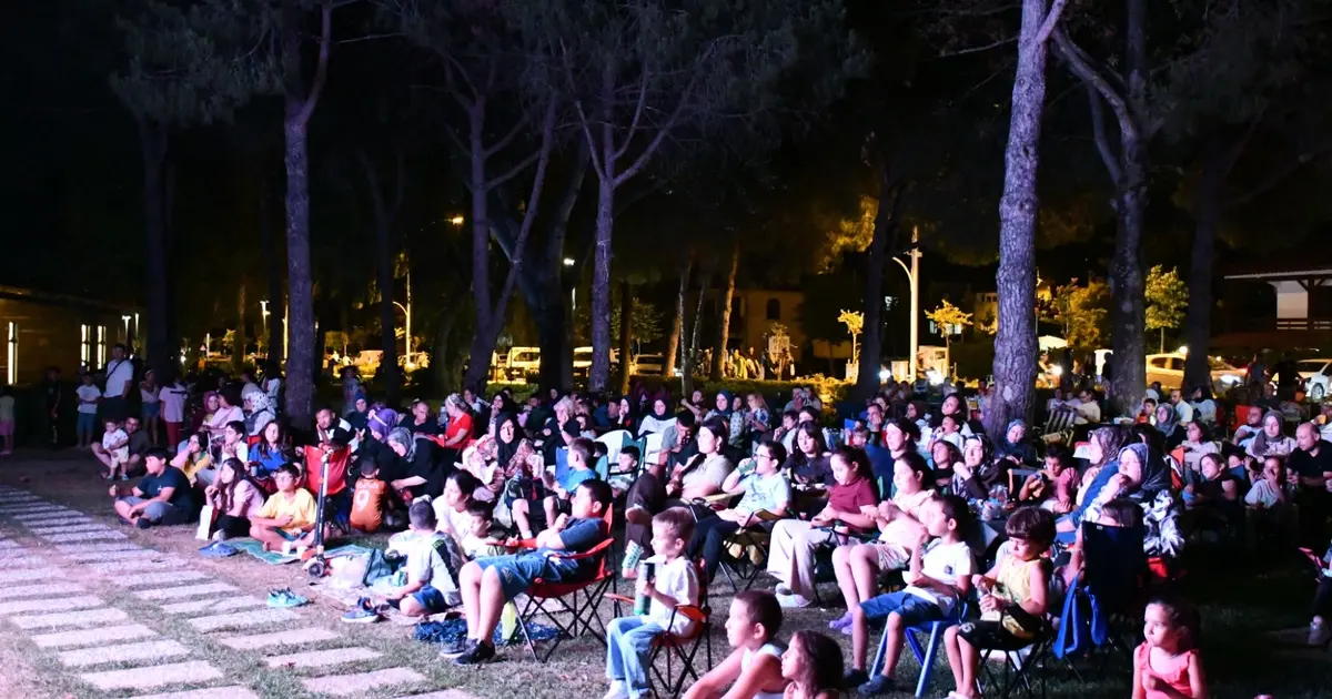 Bursa İznik'te yazlık sinema sezon finali yaptı