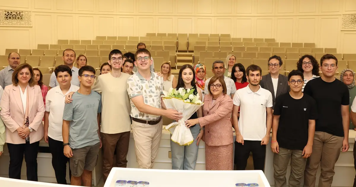 Gaziantep’te YKS ve LGS dereceli öğrenciler Başkan Şahin ile buluştu