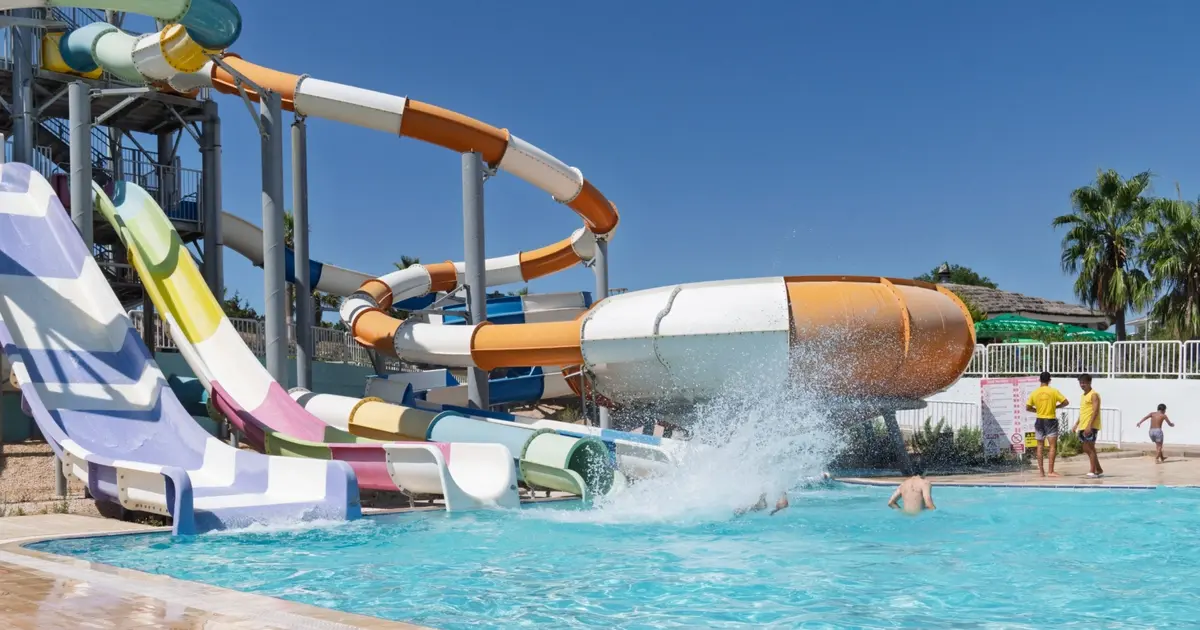 İzmir Büyükşehir’den gençlere aquapark keyfi