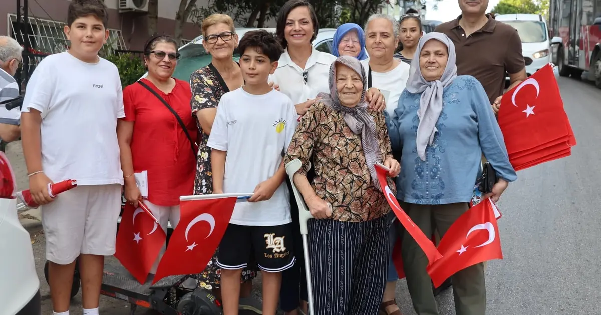 Karabağlar 30 Ağustos'ta Türk bayraklarıyla donatıldı