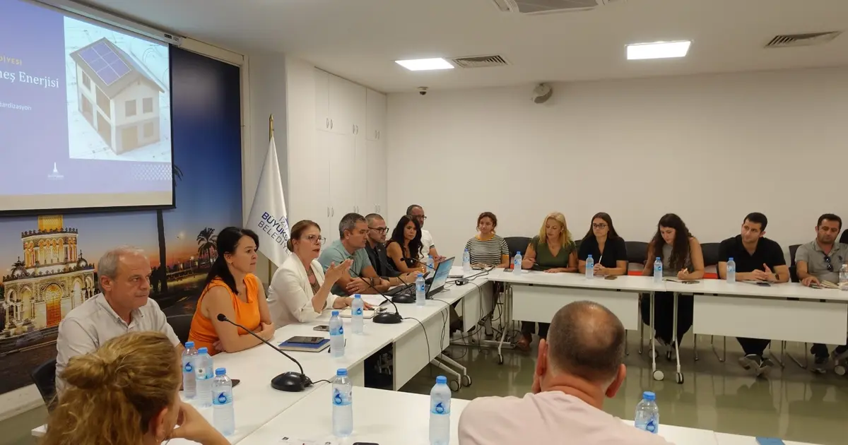 İzmir’in çatılarında güneş seferberliği